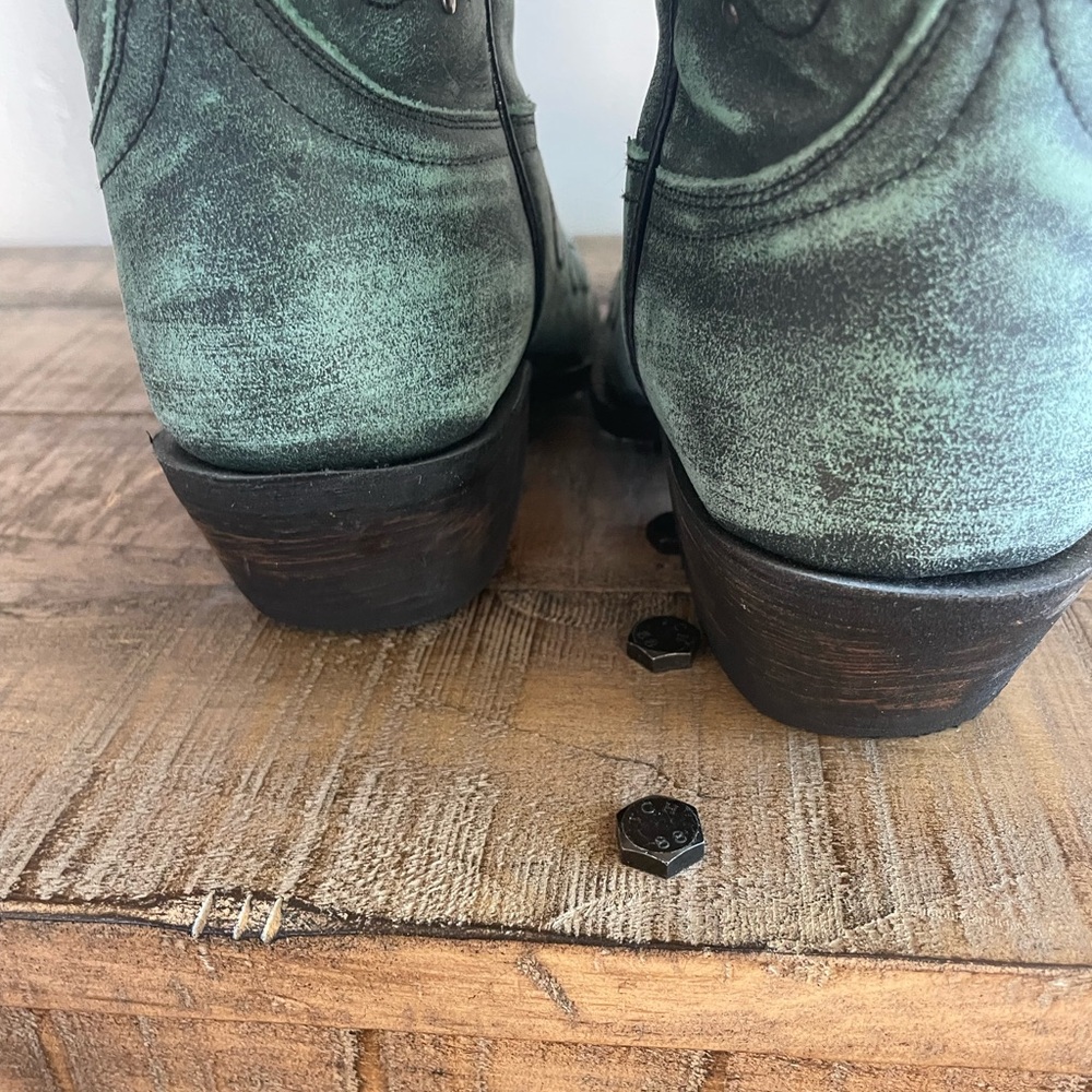 Heeled Boots with Ornate Stitching - Picture 3 of 6